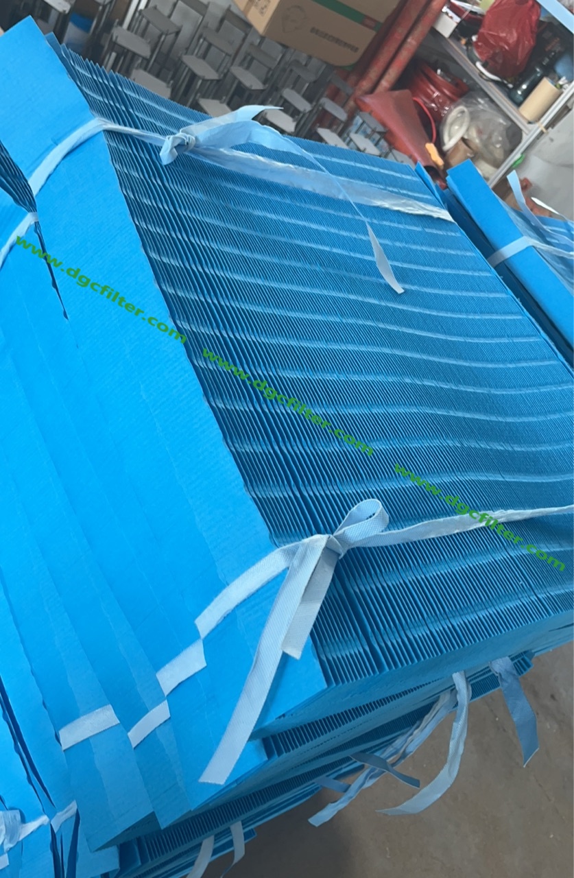 Pleated Filter Media 80%Cellulose&20%Polyester with Flame Retardant Properties, Blue Color